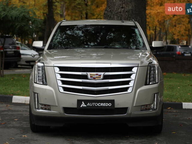 Кадиллак Эскалейд 2014 в Харькове на Automoto.ua Бежевый Кадиллак Эскалейд, объемом двигателя 6.2 л и пробегом 101 тыс. км за 31500 $, фото 1 на Automoto.ua