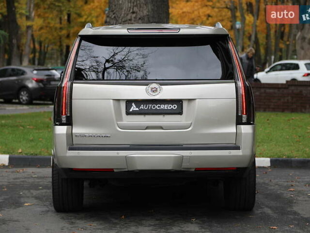 Кадиллак Эскалейд 2014 в Харькове на Automoto.ua Бежевый Кадиллак Эскалейд, объемом двигателя 6.2 л и пробегом 101 тыс. км за 31500 $, фото 4 на Automoto.ua