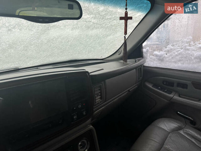 Черный Кадиллак Эскалейд, объемом двигателя 6 л и пробегом 212 тыс. км за 16000 $, фото 28 на Automoto.ua
