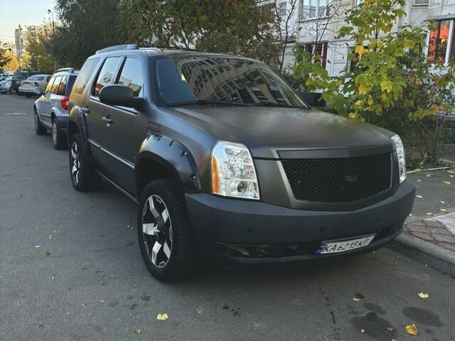 Черный Кадиллак Эскалейд, объемом двигателя 6.2 л и пробегом 205 тыс. км за 12500 $, фото 1 на Automoto.ua