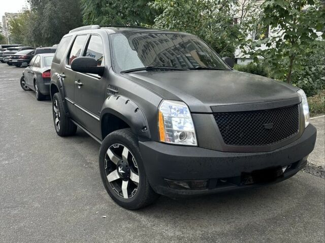 Черный Кадиллак Эскалейд, объемом двигателя 6.2 л и пробегом 205 тыс. км за 12500 $, фото 16 на Automoto.ua