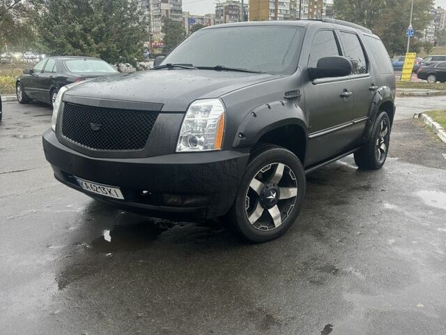 Черный Кадиллак Эскалейд, объемом двигателя 6.2 л и пробегом 205 тыс. км за 12500 $, фото 12 на Automoto.ua