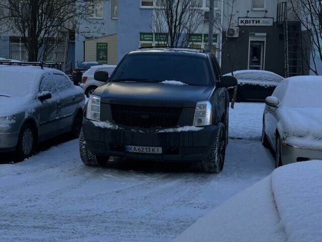 Черный Кадиллак Эскалейд, объемом двигателя 6.2 л и пробегом 205 тыс. км за 12500 $, фото 4 на Automoto.ua