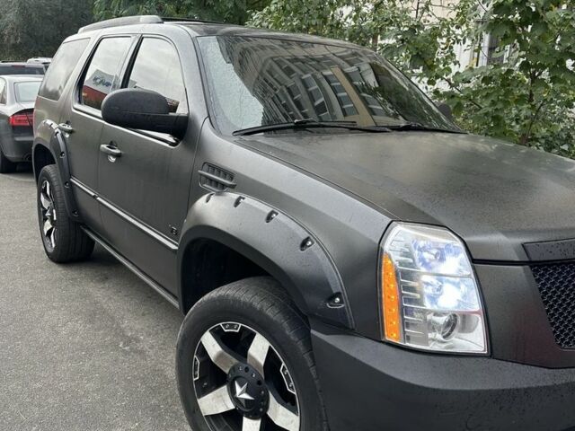 Черный Кадиллак Эскалейд, объемом двигателя 6.2 л и пробегом 205 тыс. км за 12500 $, фото 17 на Automoto.ua