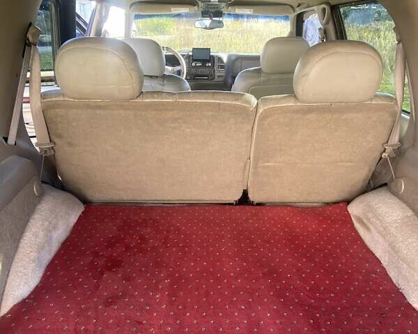 Черный Кадиллак Эскалейд, объемом двигателя 5.8 л и пробегом 300 тыс. км за 6600 $, фото 10 на Automoto.ua