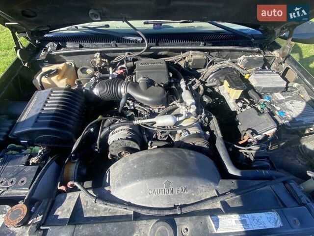 Черный Кадиллак Эскалейд, объемом двигателя 5.8 л и пробегом 300 тыс. км за 6600 $, фото 13 на Automoto.ua