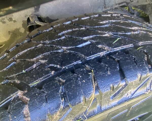 Черный Кадиллак Эскалейд, объемом двигателя 5.8 л и пробегом 300 тыс. км за 6600 $, фото 14 на Automoto.ua