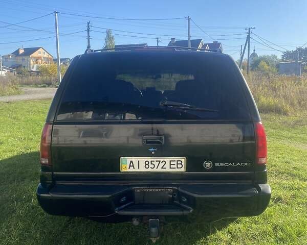 Черный Кадиллак Эскалейд, объемом двигателя 5.8 л и пробегом 300 тыс. км за 6600 $, фото 4 на Automoto.ua