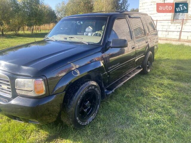 Черный Кадиллак Эскалейд, объемом двигателя 5.8 л и пробегом 300 тыс. км за 6600 $, фото 6 на Automoto.ua