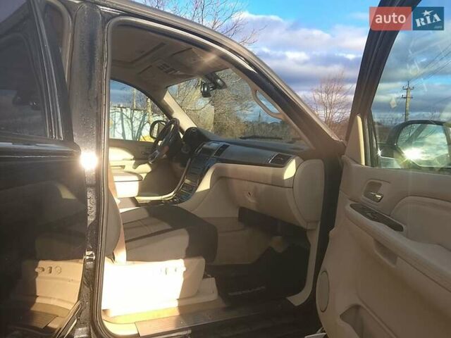 Черный Кадиллак Эскалейд, объемом двигателя 6.2 л и пробегом 230 тыс. км за 8900 $, фото 12 на Automoto.ua