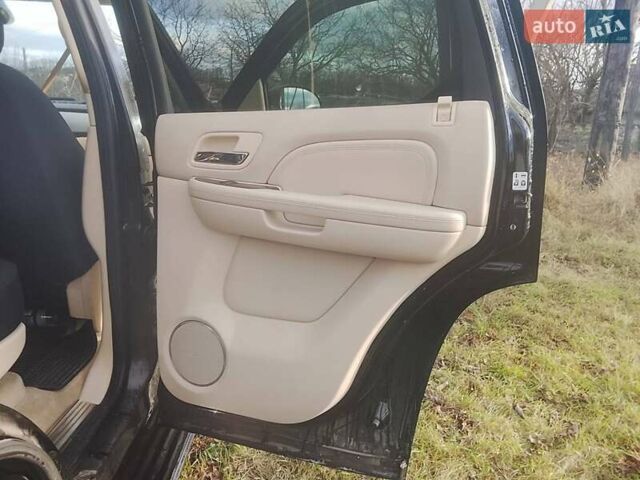 Черный Кадиллак Эскалейд, объемом двигателя 6.2 л и пробегом 230 тыс. км за 8900 $, фото 4 на Automoto.ua