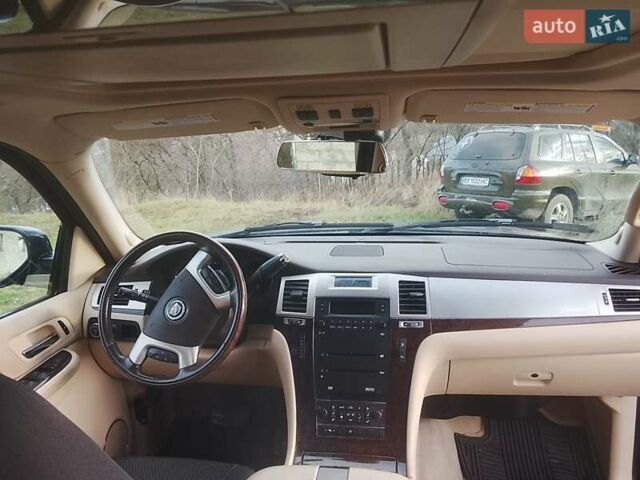 Черный Кадиллак Эскалейд, объемом двигателя 6.2 л и пробегом 230 тыс. км за 8900 $, фото 13 на Automoto.ua
