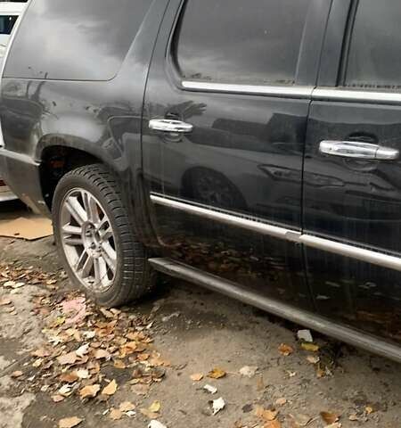 Черный Кадиллак Эскалейд, объемом двигателя 6.2 л и пробегом 167 тыс. км за 11000 $, фото 2 на Automoto.ua