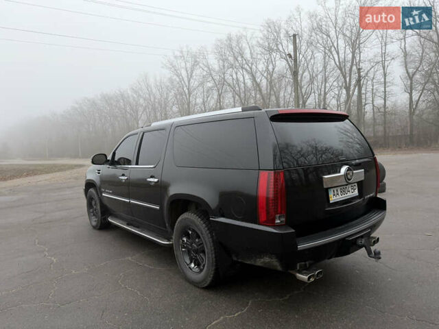 Чорний Каділак Ескалейд, об'ємом двигуна 6.2 л та пробігом 250 тис. км за 14000 $, фото 13 на Automoto.ua