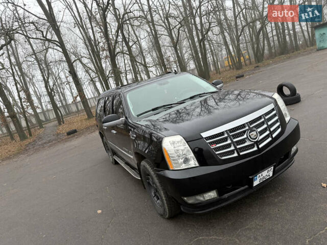 Чорний Каділак Ескалейд, об'ємом двигуна 6.2 л та пробігом 250 тис. км за 14000 $, фото 7 на Automoto.ua