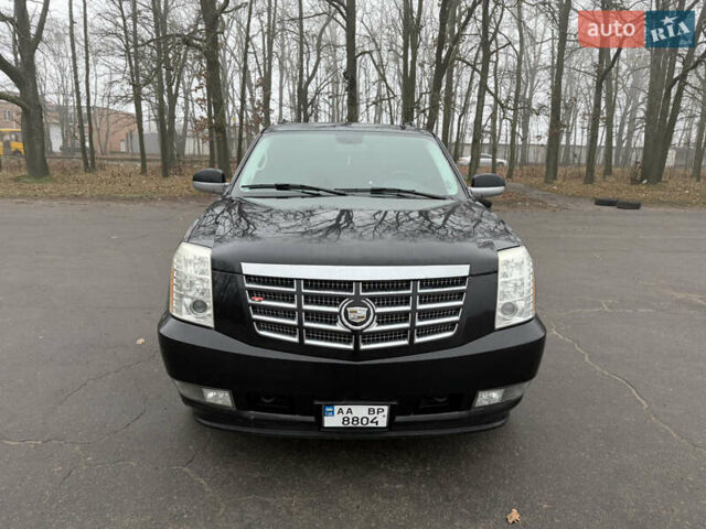 Чорний Каділак Ескалейд, об'ємом двигуна 6.2 л та пробігом 250 тис. км за 14000 $, фото 2 на Automoto.ua
