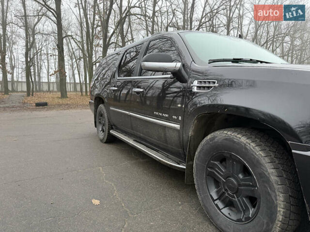 Чорний Каділак Ескалейд, об'ємом двигуна 6.2 л та пробігом 250 тис. км за 14000 $, фото 5 на Automoto.ua