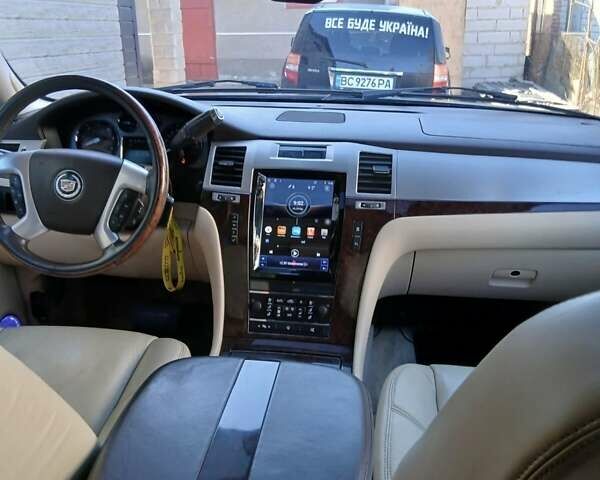 Чорний Каділак Ескалейд, об'ємом двигуна 6.2 л та пробігом 115 тис. км за 12500 $, фото 10 на Automoto.ua
