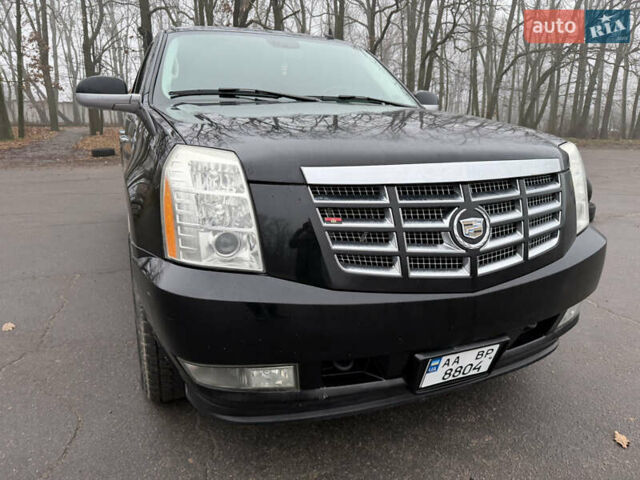 Чорний Каділак Ескалейд, об'ємом двигуна 6.2 л та пробігом 250 тис. км за 14000 $, фото 3 на Automoto.ua
