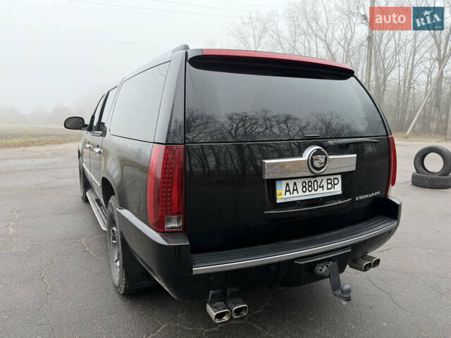 Чорний Каділак Ескалейд, об'ємом двигуна 6.2 л та пробігом 250 тис. км за 14000 $, фото 22 на Automoto.ua
