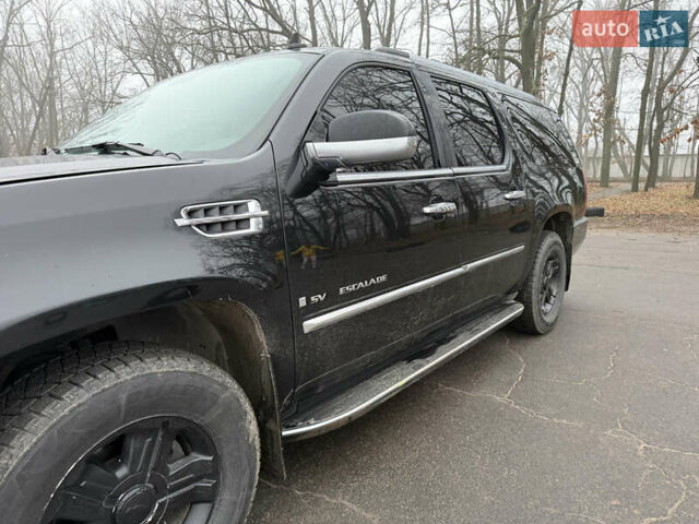 Чорний Каділак Ескалейд, об'ємом двигуна 6.2 л та пробігом 250 тис. км за 14000 $, фото 8 на Automoto.ua