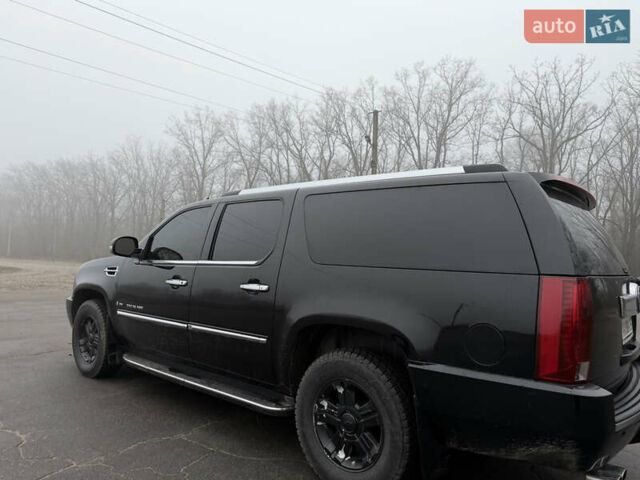 Чорний Каділак Ескалейд, об'ємом двигуна 6.2 л та пробігом 250 тис. км за 14000 $, фото 23 на Automoto.ua