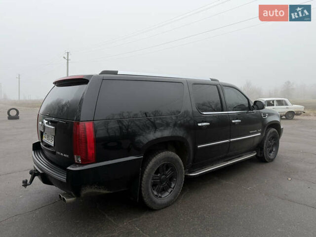 Чорний Каділак Ескалейд, об'ємом двигуна 6.2 л та пробігом 250 тис. км за 14000 $, фото 11 на Automoto.ua