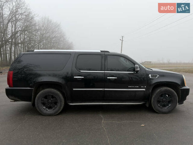 Чорний Каділак Ескалейд, об'ємом двигуна 6.2 л та пробігом 250 тис. км за 14000 $, фото 4 на Automoto.ua