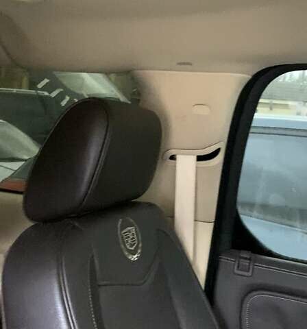 Черный Кадиллак Эскалейд, объемом двигателя 6.2 л и пробегом 167 тыс. км за 11000 $, фото 7 на Automoto.ua