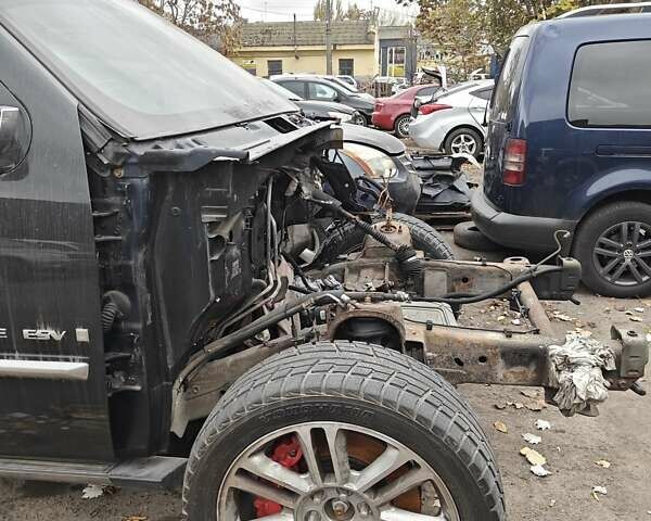Черный Кадиллак Эскалейд, объемом двигателя 6.2 л и пробегом 167 тыс. км за 11000 $, фото 12 на Automoto.ua