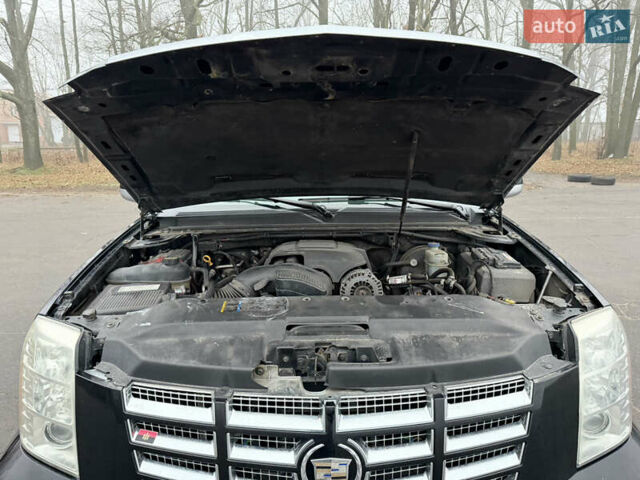 Чорний Каділак Ескалейд, об'ємом двигуна 6.2 л та пробігом 250 тис. км за 14000 $, фото 28 на Automoto.ua