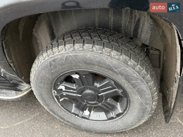 Чорний Каділак Ескалейд, об'ємом двигуна 6.2 л та пробігом 250 тис. км за 14000 $, фото 24 на Automoto.ua