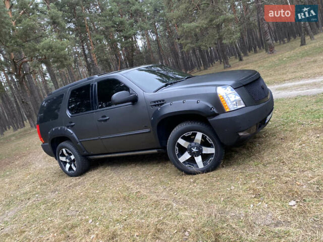 Чорний Каділак Ескалейд, об'ємом двигуна 6.2 л та пробігом 180 тис. км за 12000 $, фото 11 на Automoto.ua