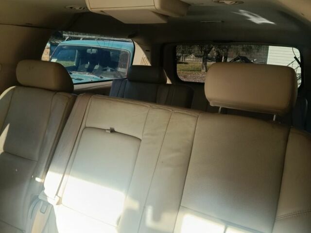 Черный Кадиллак Эскалейд, объемом двигателя 0 л и пробегом 240 тыс. км за 8000 $, фото 5 на Automoto.ua