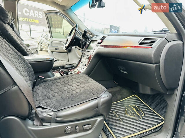 Черный Кадиллак Эскалейд, объемом двигателя 6.16 л и пробегом 255 тыс. км за 14900 $, фото 22 на Automoto.ua