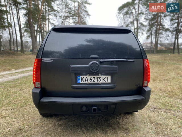 Чорний Каділак Ескалейд, об'ємом двигуна 6.2 л та пробігом 180 тис. км за 12000 $, фото 20 на Automoto.ua