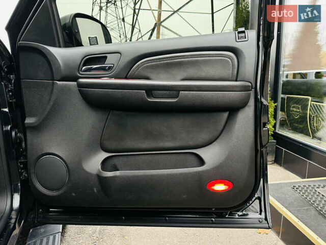 Черный Кадиллак Эскалейд, объемом двигателя 6.16 л и пробегом 255 тыс. км за 14900 $, фото 24 на Automoto.ua