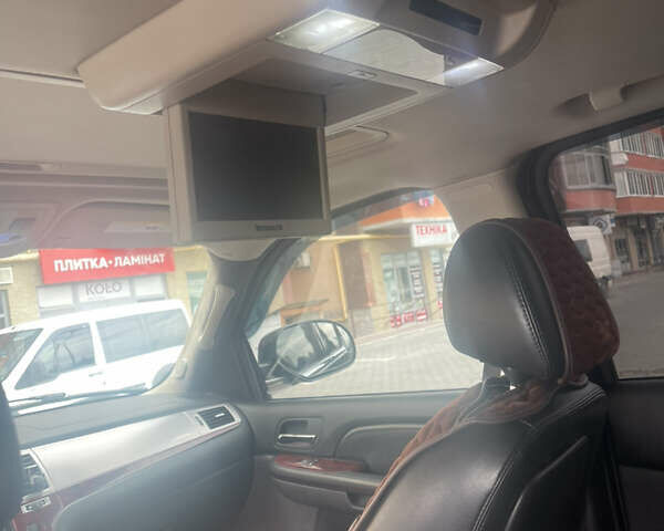 Черный Кадиллак Эскалейд, объемом двигателя 6.2 л и пробегом 270 тыс. км за 17777 $, фото 6 на Automoto.ua