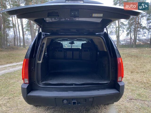 Чорний Каділак Ескалейд, об'ємом двигуна 6.2 л та пробігом 180 тис. км за 12000 $, фото 54 на Automoto.ua