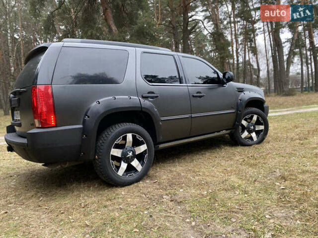 Чорний Каділак Ескалейд, об'ємом двигуна 6.2 л та пробігом 180 тис. км за 12000 $, фото 46 на Automoto.ua