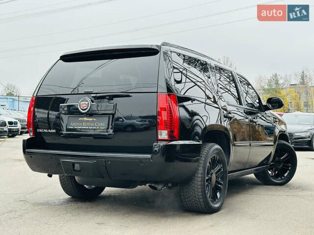 Черный Кадиллак Эскалейд, объемом двигателя 6.16 л и пробегом 255 тыс. км за 14900 $, фото 1 на Automoto.ua