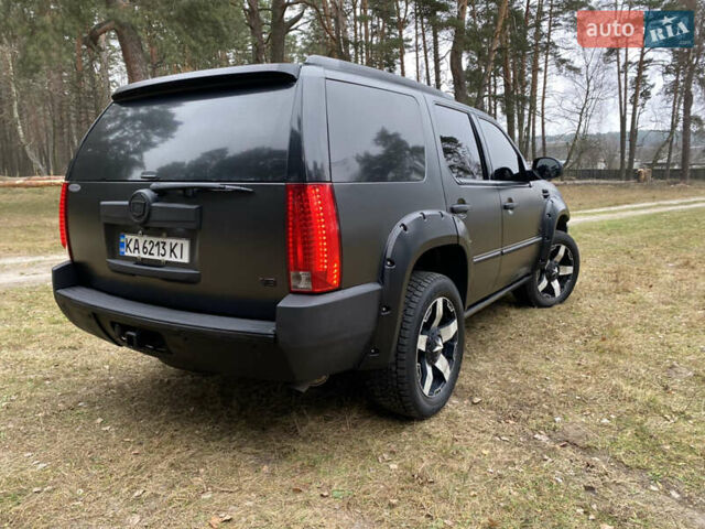 Чорний Каділак Ескалейд, об'ємом двигуна 6.2 л та пробігом 180 тис. км за 12000 $, фото 43 на Automoto.ua