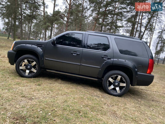 Чорний Каділак Ескалейд, об'ємом двигуна 6.2 л та пробігом 180 тис. км за 12000 $, фото 27 на Automoto.ua