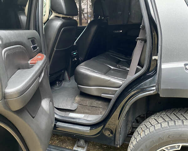 Чорний Каділак Ескалейд, об'ємом двигуна 6.2 л та пробігом 180 тис. км за 12000 $, фото 64 на Automoto.ua