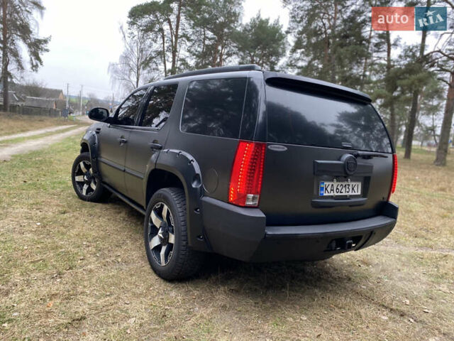 Чорний Каділак Ескалейд, об'ємом двигуна 6.2 л та пробігом 180 тис. км за 12000 $, фото 22 на Automoto.ua