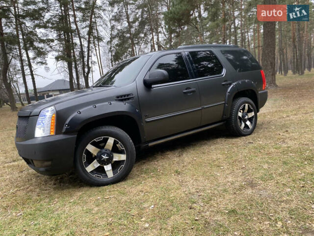 Чорний Каділак Ескалейд, об'ємом двигуна 6.2 л та пробігом 180 тис. км за 12000 $, фото 38 на Automoto.ua