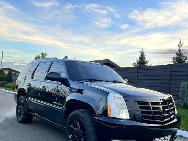 Черный Кадиллак Эскалейд, объемом двигателя 6.2 л и пробегом 155 тыс. км за 15000 $, фото 1 на Automoto.ua