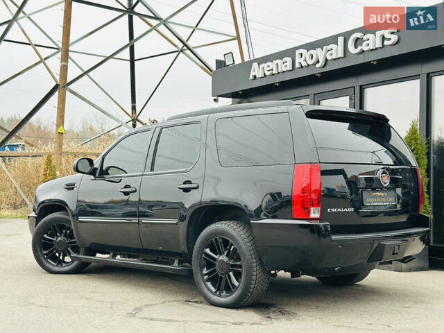 Черный Кадиллак Эскалейд, объемом двигателя 6.16 л и пробегом 255 тыс. км за 14900 $, фото 3 на Automoto.ua