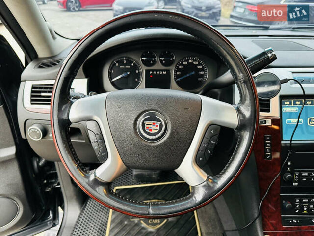 Черный Кадиллак Эскалейд, объемом двигателя 6.16 л и пробегом 255 тыс. км за 14900 $, фото 26 на Automoto.ua