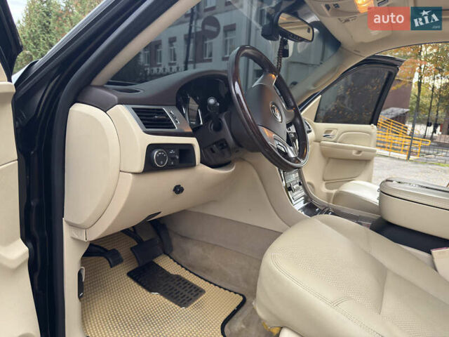 Кадиллак Эскалейд 2008 в Виннице на Automoto.ua Черный Кадиллак Эскалейд, объемом двигателя 6.2 л и пробегом 250 тыс. км за 15950 $, фото 4 на Automoto.ua